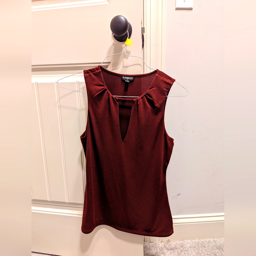 Small sleeveless express top.